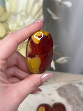 Load image into Gallery viewer, Mookaite Palmstones #18
