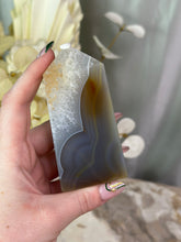 Load image into Gallery viewer, Druzy Agate Tower #33
