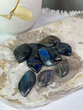 Load image into Gallery viewer, *HQ* Labradorite Leaves
