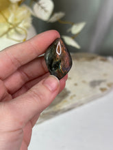 Load image into Gallery viewer, *HQ* Labradorite Leaves
