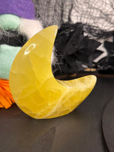 Load image into Gallery viewer, Lemon Calcite Standing Moon #70B
