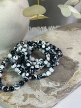 Load image into Gallery viewer, Orca Agate Bracelets
