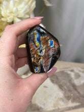 Load image into Gallery viewer, Labradorite Freeform #33B
