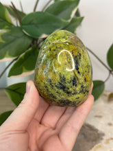 Load image into Gallery viewer, Green Opal Freeforms #32
