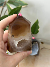 Load image into Gallery viewer, Druzy Agate Tower #30
