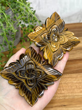 Load image into Gallery viewer, Tigers Eye Lotus
