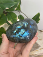 Load image into Gallery viewer, Labradorite Puffy Heart On Gold Stand
