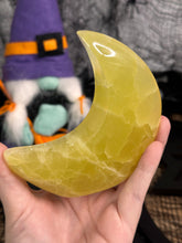 Load image into Gallery viewer, Lemon Calcite Standing Moon #70B
