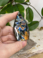 Load image into Gallery viewer, Spectrolite Flame #36

