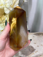 Load image into Gallery viewer, Druzy Agate Tower
