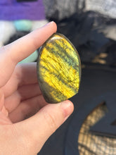 Load image into Gallery viewer, Labradorite Freeform #16
