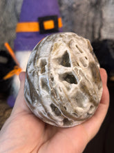 Load image into Gallery viewer, Druzy Skull #150
