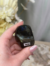 Load image into Gallery viewer, Labradorite Freeform #25A
