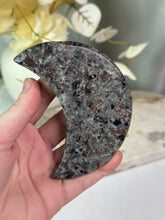 Load image into Gallery viewer, Yooperlite Moon #22
