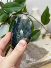 Load image into Gallery viewer, Blue Velvet Cluster #117
