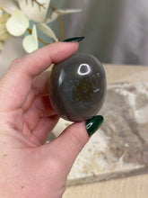 Load image into Gallery viewer, Orca Agate Palmstones #12
