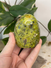 Load image into Gallery viewer, Green Opal Freeforms #32
