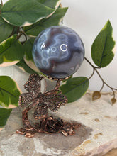 Load image into Gallery viewer, Flower x Butterfly Sphere Holder
