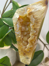 Load image into Gallery viewer, Druzy Agate Freeform On Stand #110
