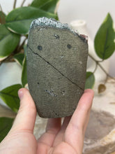 Load image into Gallery viewer, Green Comet Apophyllite #88

