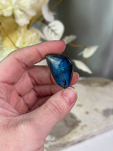 Load image into Gallery viewer, *HQ* Labradorite Leaves
