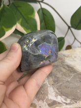 Load image into Gallery viewer, Labradorite Freeform #18
