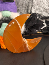 Load image into Gallery viewer, Honey Calcite Standing Moon #68
