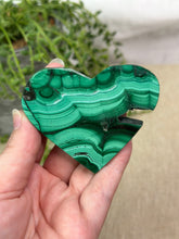 Load image into Gallery viewer, Malachite Heart On Stand #90
