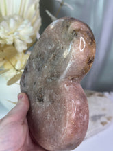 Load image into Gallery viewer, 1 Kilo Pink Amethyst Heart
