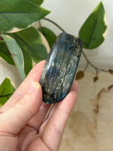Load image into Gallery viewer, Labradorite Freeform #14
