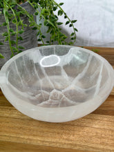 Load image into Gallery viewer, 15cm Round Selenite Bowl
