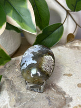 Load image into Gallery viewer, Scenic Moss Agate Palmstone #40
