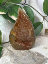 Load image into Gallery viewer, Druzy Agate Flame #58
