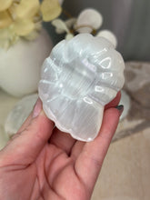 Load image into Gallery viewer, Selenite Sea Shells
