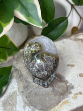 Load image into Gallery viewer, Scenic Moss Agate Palmstone #73
