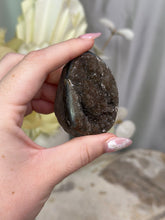 Load image into Gallery viewer, Rainbow Amethyst Cut Base #30
