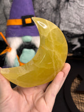 Load image into Gallery viewer, Lemon Calcite Standing Moon #70A
